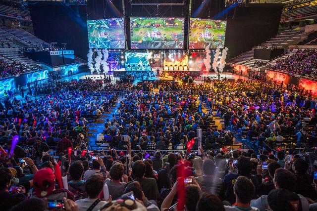 Astralis 在 PGL Astana 2025 的半决赛中以 2：1 自信地击败了 aurora 。