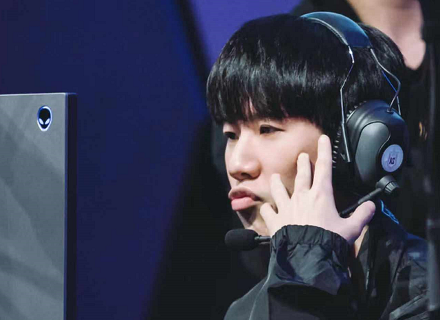 Weibo Gaming post-match interview with Xiaohu ： 新的十年从零开始，每一年都是一个新的起点